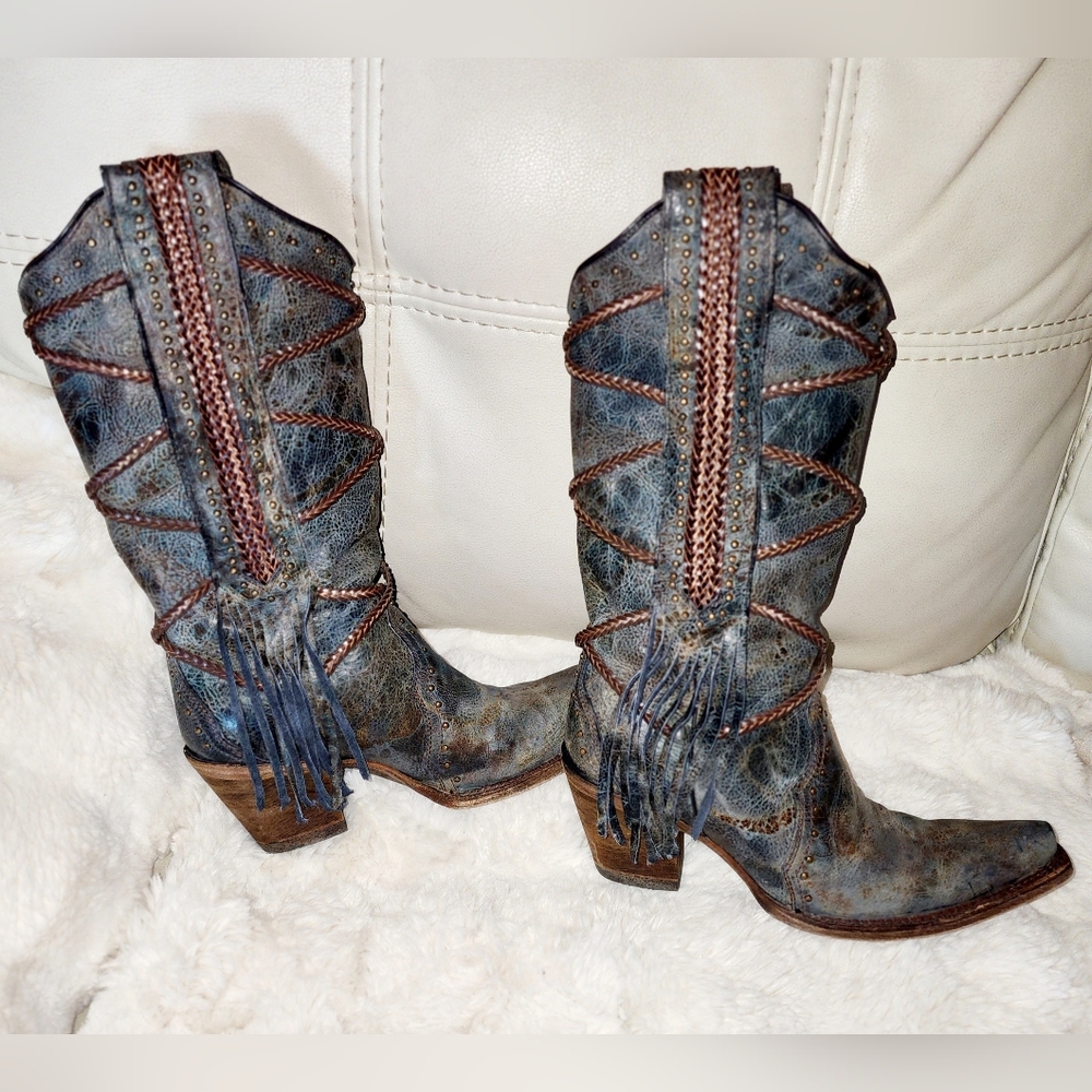 Corral boots, snip toe, size 8.5